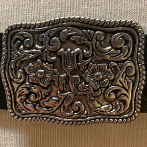 WESTERN SILVERTONE SCROLLED & EMBOSSED BELT BUCKLE WITH DARKEST BROWN BELT